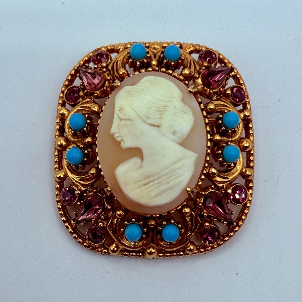 Vintage FLORENZA Victorian GT Cameo Purple Rhinestone Blue Turquoise Bead Brooch